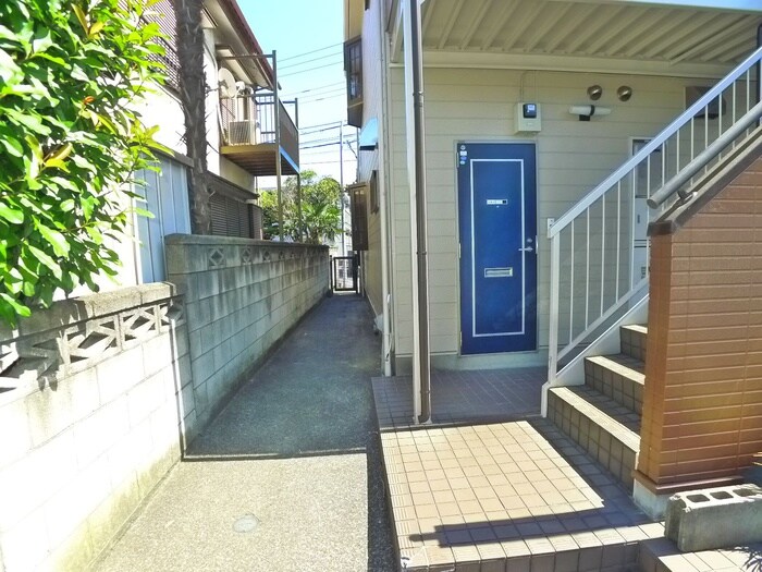 物件外観写真2　(エントランス部分)