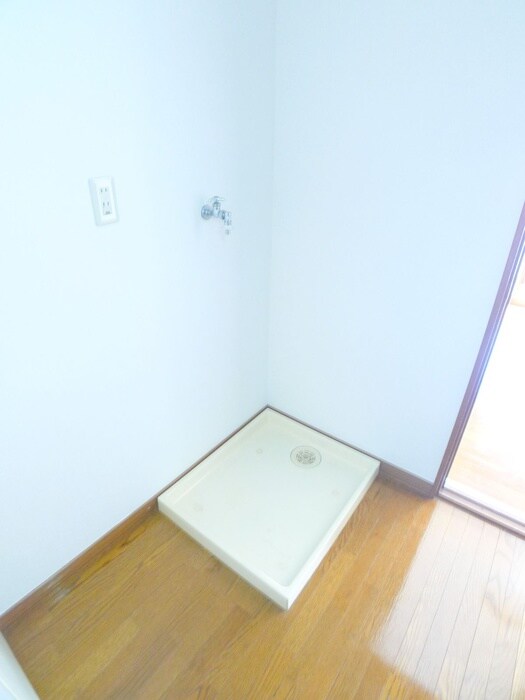 物件内観写真12　(洗濯機置場)