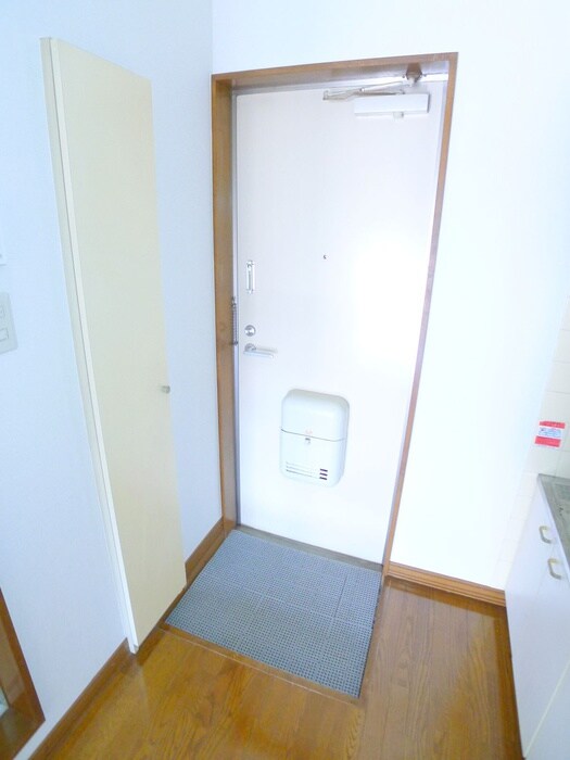 物件内観写真18　(玄関)