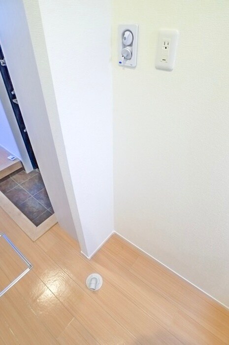 物件内観写真12　(洗濯機置場)