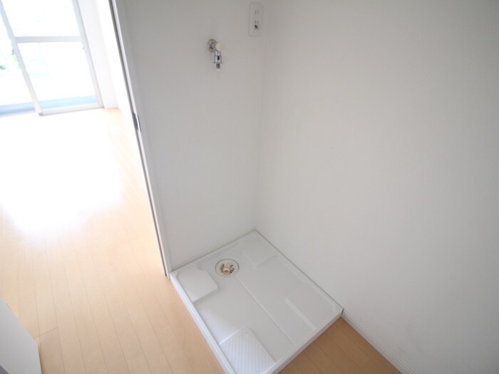 物件内観写真16　(洗濯機置場)