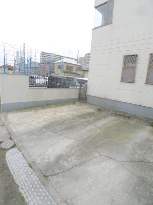 物件外観写真5　(駐車場)