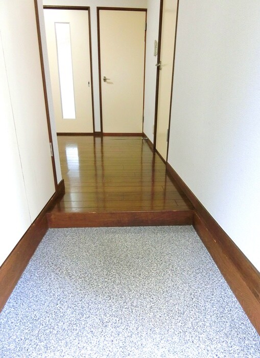 物件内観写真18　(玄関)