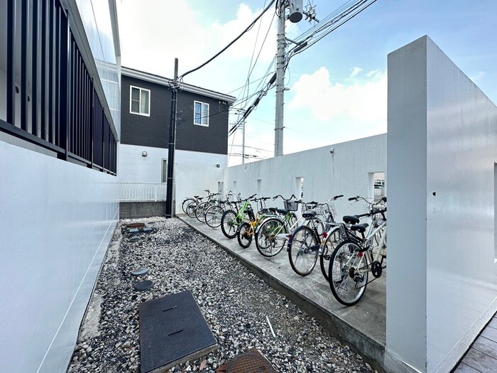 物件外観写真5　(駐輪場)