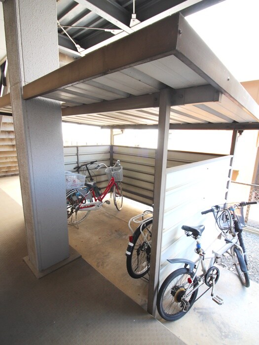 物件外観写真5　(駐輪場)
