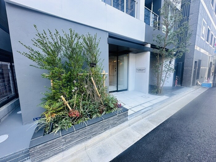 物件外観写真2　(エントランス部分)