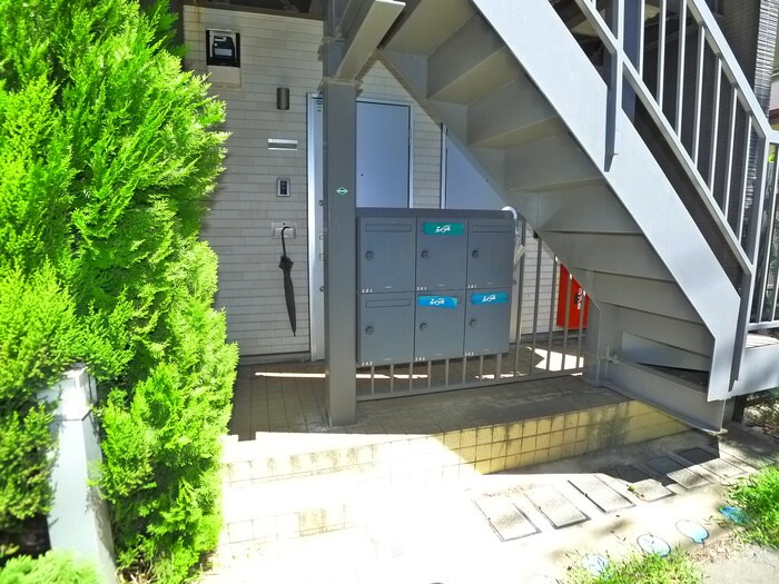 物件外観写真5　(エントランス部分)