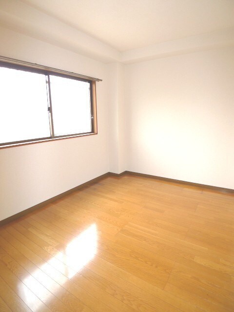 物件内観写真6　(室内からの展望)