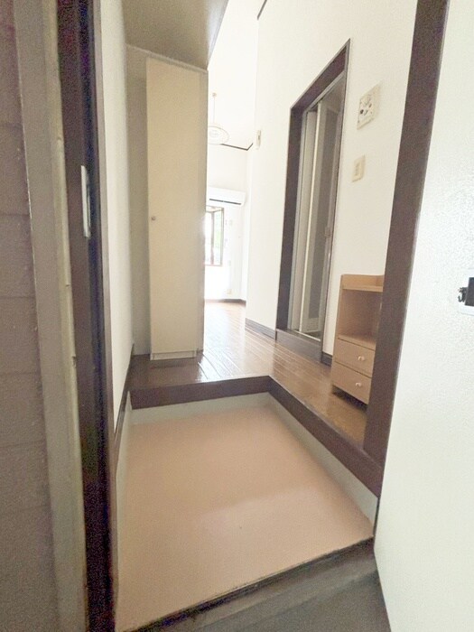 物件内観写真13　(玄関)