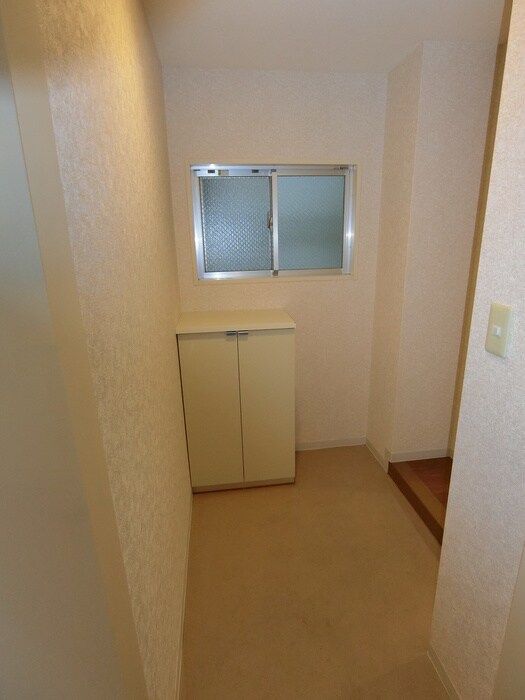 物件内観写真16　(玄関)