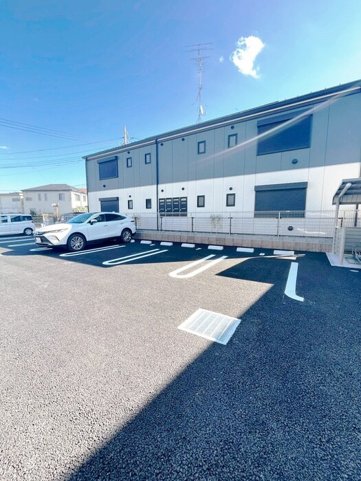 物件外観写真3　(駐車場)