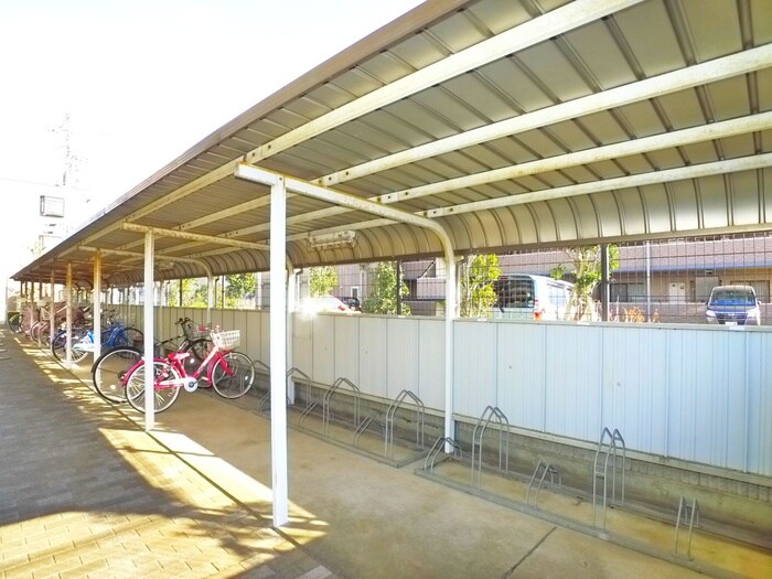 サニーフォレスト藤原弐番館の駐輪場
