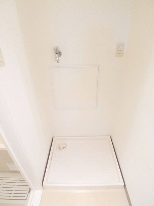 物件内観写真13　(洗濯機置場)