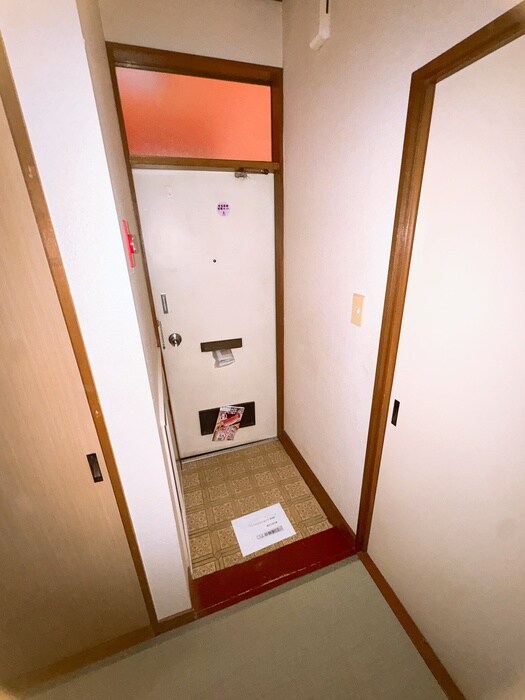 物件内観写真7　(玄関)