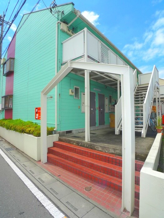 物件外観写真2　(エントランス部分)