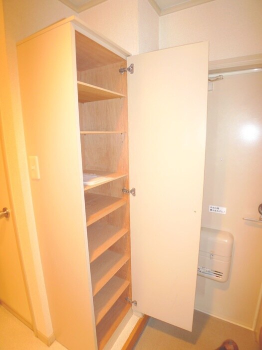 物件内観写真9　(玄関)