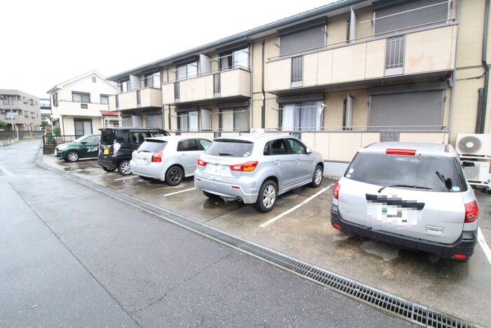 物件外観写真3　(駐車場)