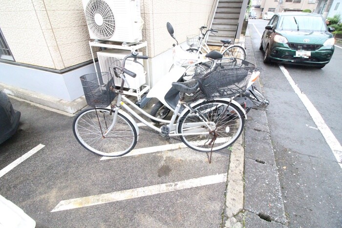 物件外観写真5　(駐輪場)
