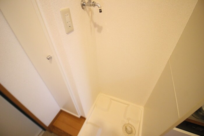 物件内観写真16　(洗濯機置場)