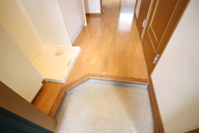 物件内観写真18　(玄関)