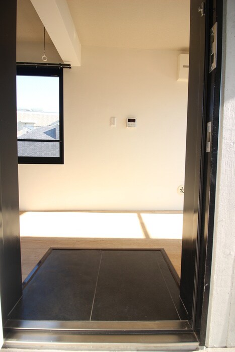 物件内観写真12　(玄関)
