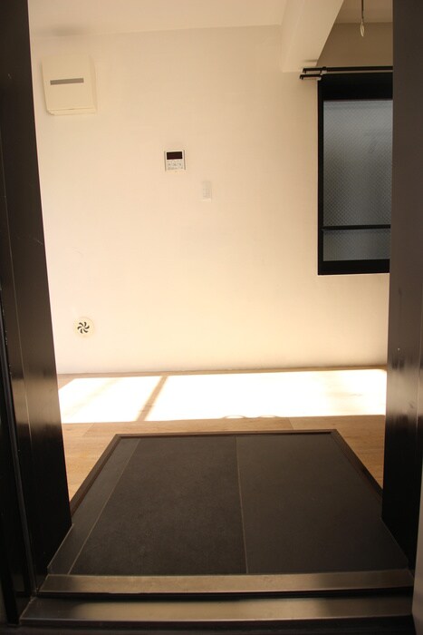 物件内観写真17　(玄関)