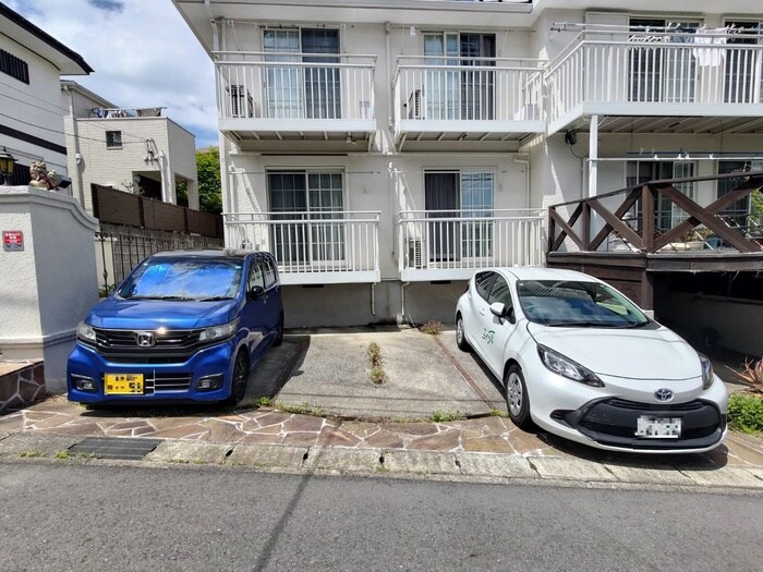 物件外観写真5　(駐車場)