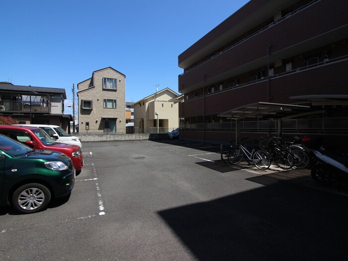 物件外観写真3　(駐車場)