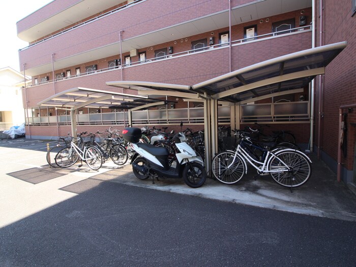 物件外観写真4　(駐輪場)