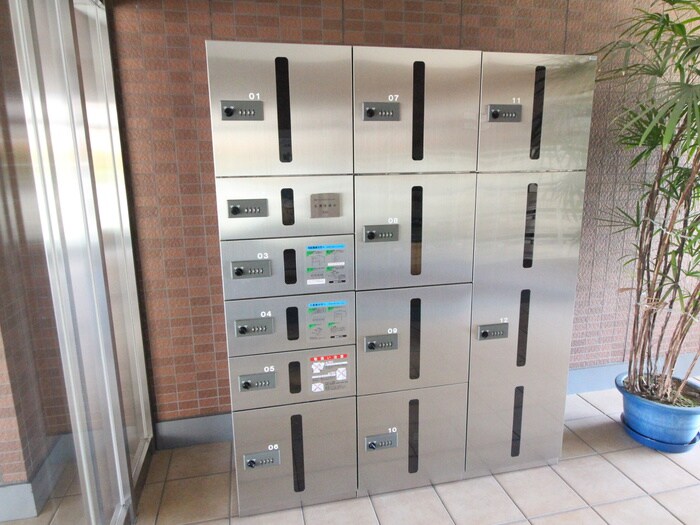 物件外観写真5　(エントランス部分)