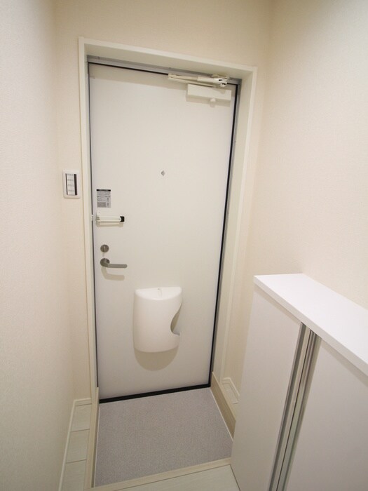 物件内観写真9　(玄関)