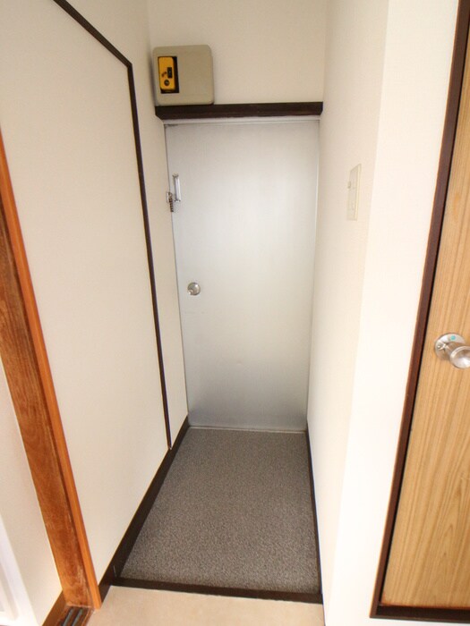 物件内観写真6　(玄関)