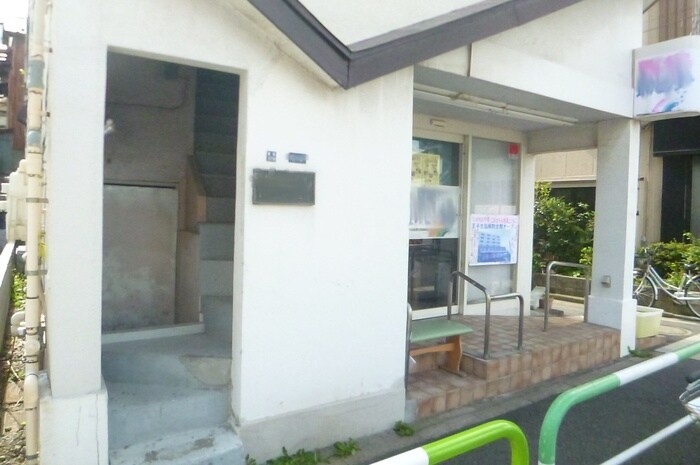 物件外観写真3　(エントランス部分)