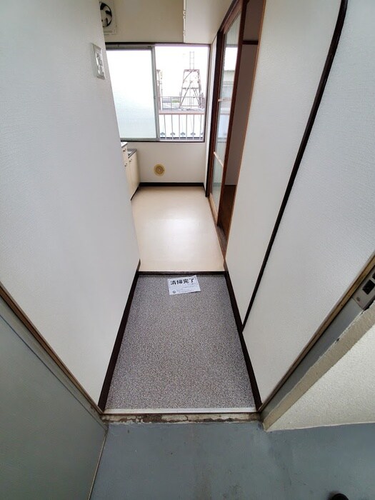 物件内観写真16　(玄関)