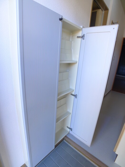 物件内観写真4　(靴箱)