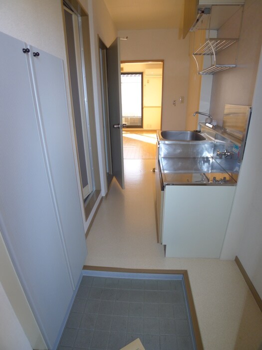 物件内観写真4　(玄関)