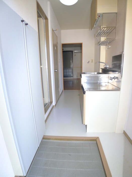 物件内観写真12　(玄関)