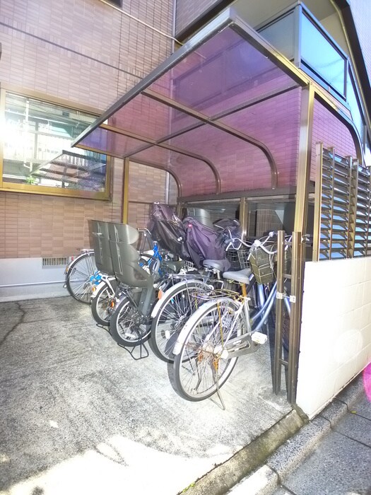 物件外観写真6　(駐輪場)