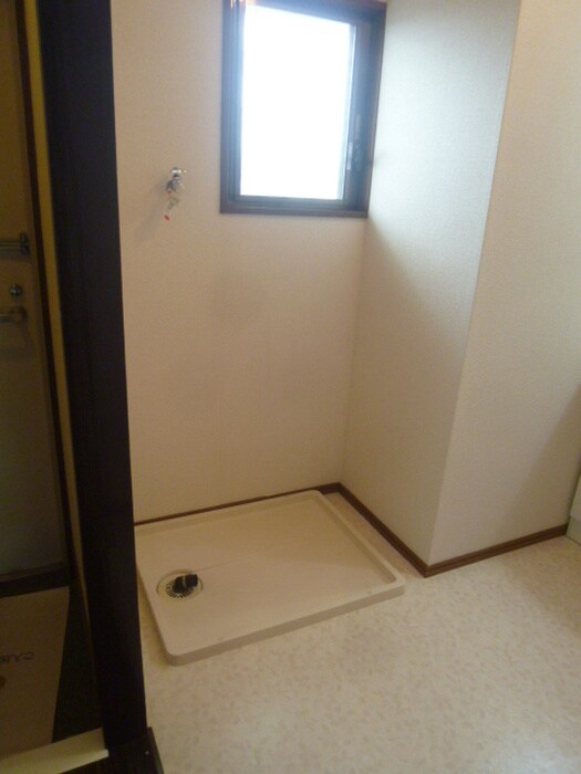 物件内観写真14　(洗濯機置場)