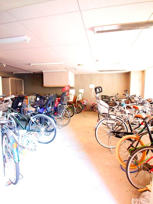 物件外観写真5　(駐輪場)