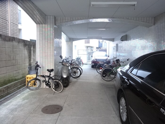 物件外観写真5　(駐輪場)