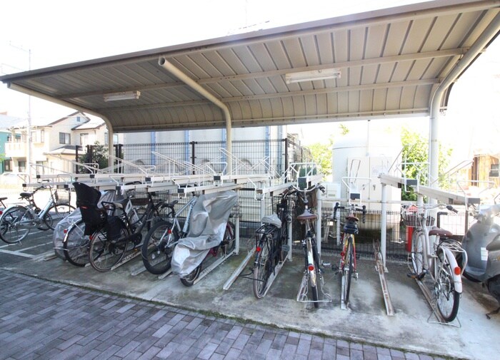 物件外観写真4　(駐輪場)