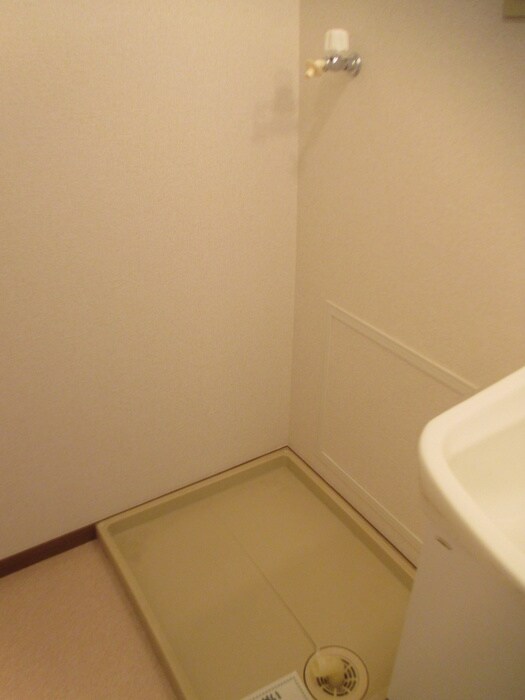 物件内観写真12　(洗濯機置場)