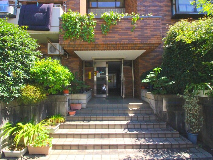 物件外観写真5　(エントランス部分)