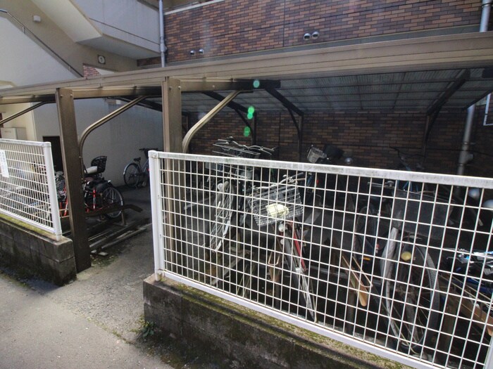 物件外観写真6　(駐輪場)