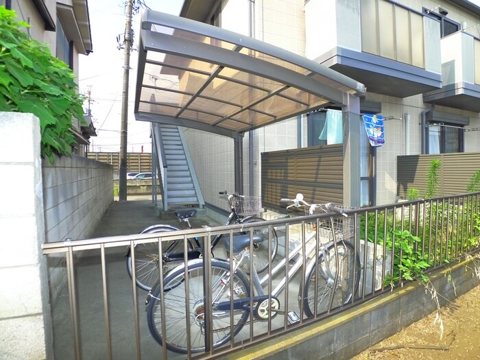 物件外観写真4　(駐輪場)