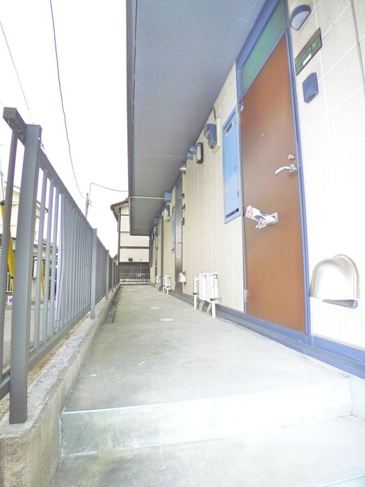 物件外観写真5　(エントランス部分)