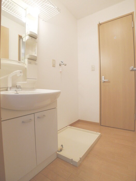 物件内観写真12　(洗濯機置場)