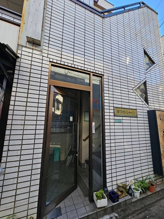 物件外観写真3　(エントランス部分)