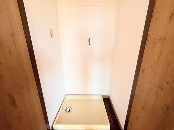 物件内観写真18　(洗濯機置場)
